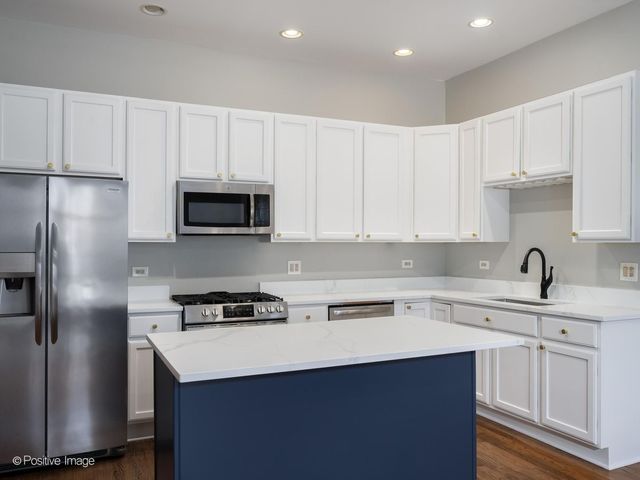 459 N Green Street 2S, Chicago, IL 60642