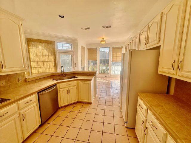 4621 Lakepointe Avenue, Rowlett, TX 75088