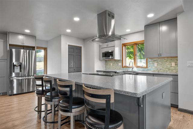 3438 NE Twin Lake View Drive NE, North Liberty, IA 52317