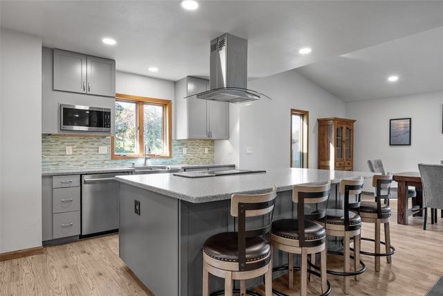 3438 NE Twin Lake View Drive NE, North Liberty, IA 52317