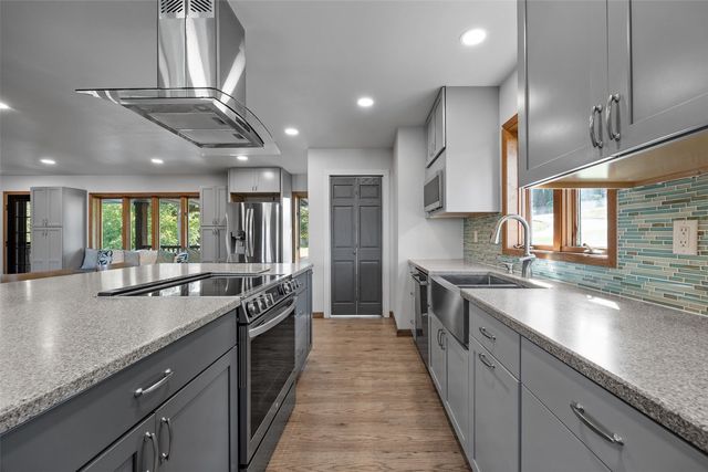 3438 NE Twin Lake View Drive NE, North Liberty, IA 52317