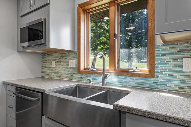 3438 NE Twin Lake View Drive NE, North Liberty, IA 52317