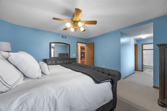 3438 NE Twin Lake View Drive NE, North Liberty, IA 52317