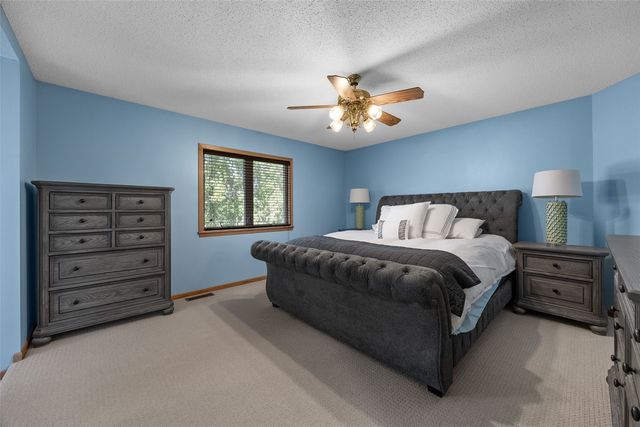 3438 NE Twin Lake View Drive NE, North Liberty, IA 52317