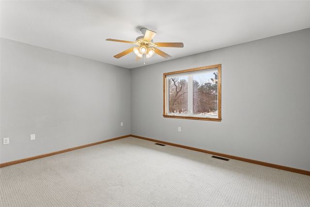 3438 NE Twin Lake View Drive NE, North Liberty, IA 52317