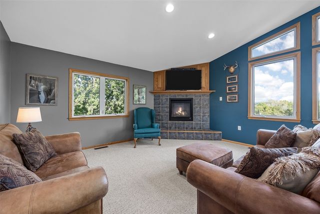 3438 NE Twin Lake View Drive NE, North Liberty, IA 52317