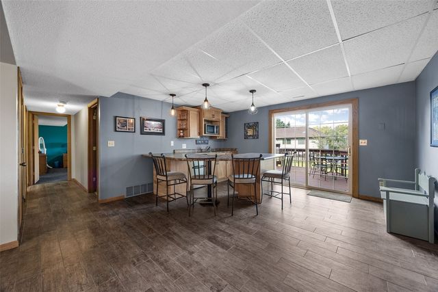 3438 NE Twin Lake View Drive NE, North Liberty, IA 52317