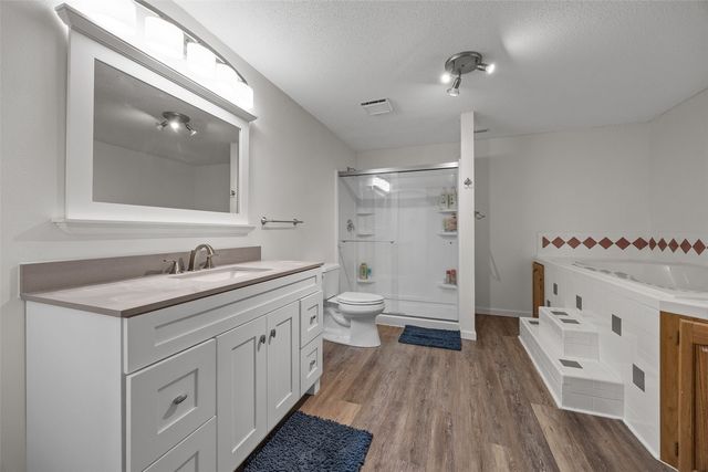 3438 NE Twin Lake View Drive NE, North Liberty, IA 52317