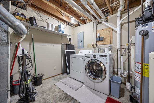 3438 NE Twin Lake View Drive NE, North Liberty, IA 52317