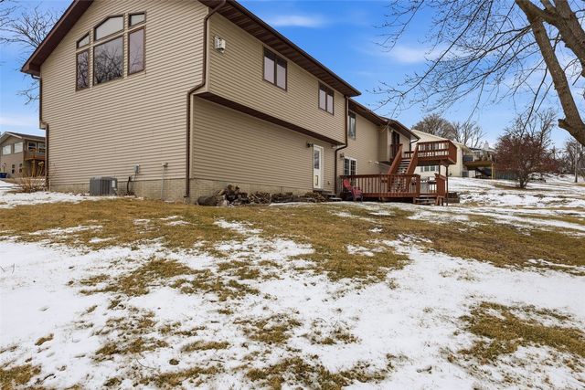 3438 NE Twin Lake View Drive NE, North Liberty, IA 52317