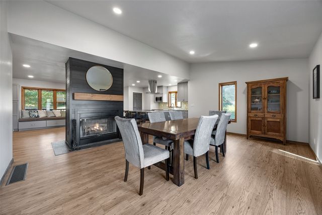 3438 NE Twin Lake View Drive NE, North Liberty, IA 52317