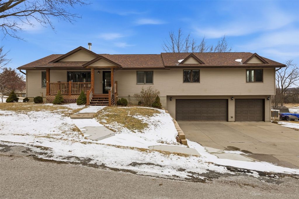 3438 NE Twin Lake View Drive NE, North Liberty, IA 52317