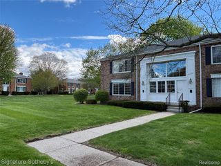 689 E Fox Hills Drive 65, Bloomfield Hills, MI 48304