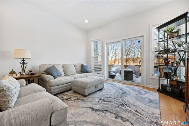 909 Tillinghast Drive 909, Oxford, CT 06478