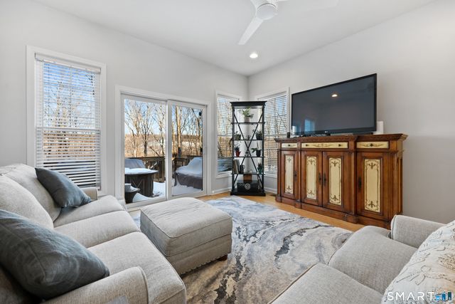 909 Tillinghast Drive 909, Oxford, CT 06478