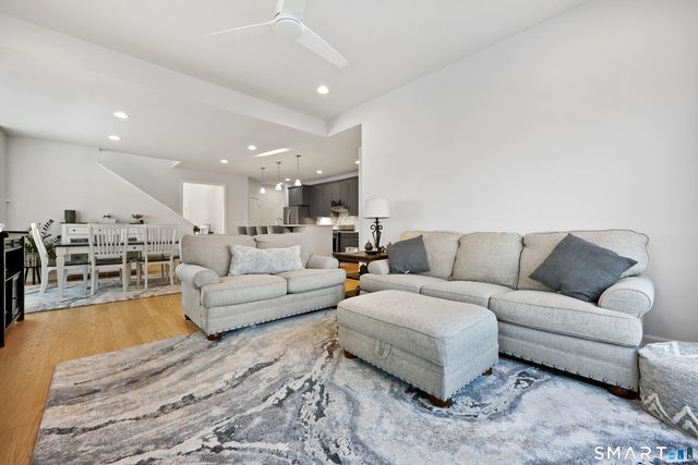 909 Tillinghast Drive 909, Oxford, CT 06478