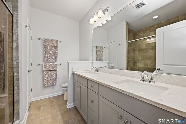 909 Tillinghast Drive 909, Oxford, CT 06478