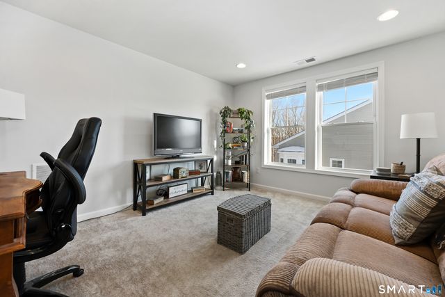 909 Tillinghast Drive 909, Oxford, CT 06478