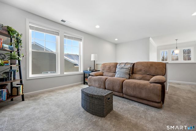 909 Tillinghast Drive 909, Oxford, CT 06478