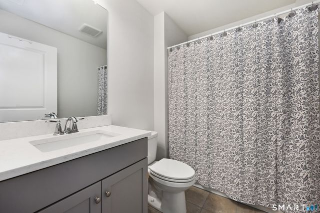 909 Tillinghast Drive 909, Oxford, CT 06478