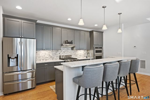 909 Tillinghast Drive 909, Oxford, CT 06478