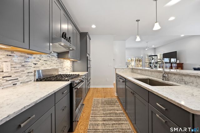 909 Tillinghast Drive 909, Oxford, CT 06478