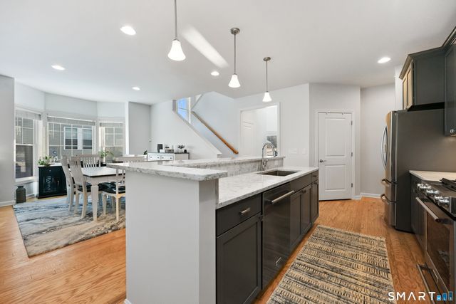 909 Tillinghast Drive 909, Oxford, CT 06478