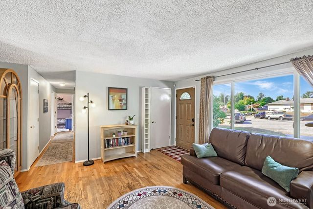 9307 3rd Place SE, Everett, WA 98208