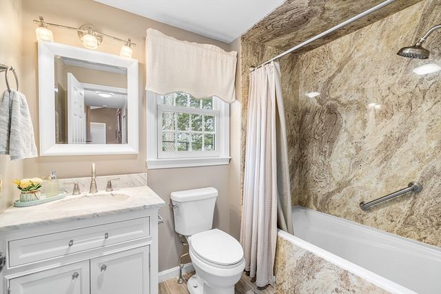 175 Old Post Rd, Barnstable, MA 02632