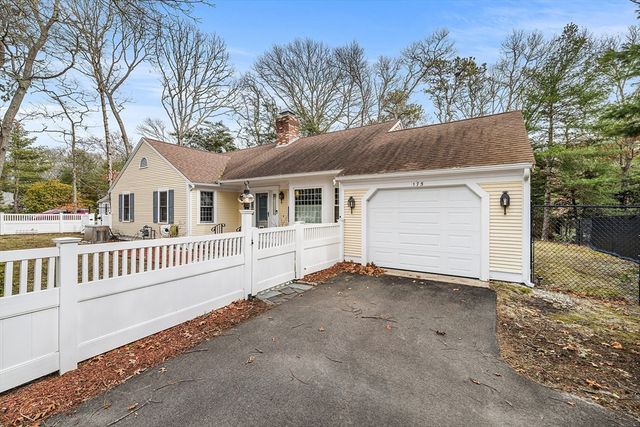 175 Old Post Rd, Barnstable, MA 02632