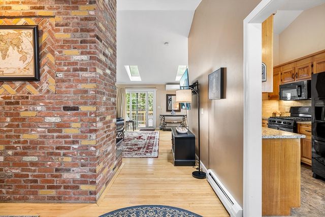 175 Old Post Rd, Barnstable, MA 02632