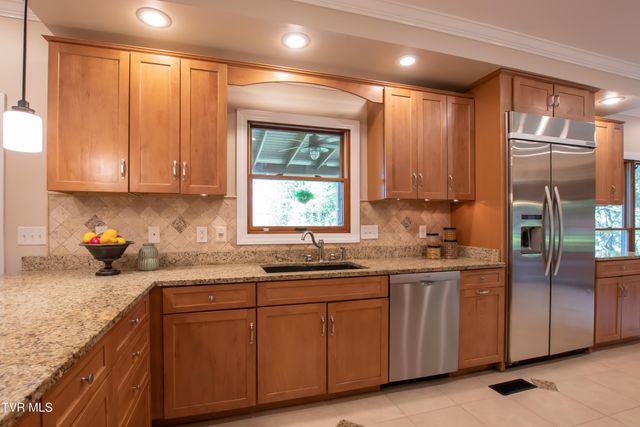 64 Fairway Drive, Bristol, TN 37620