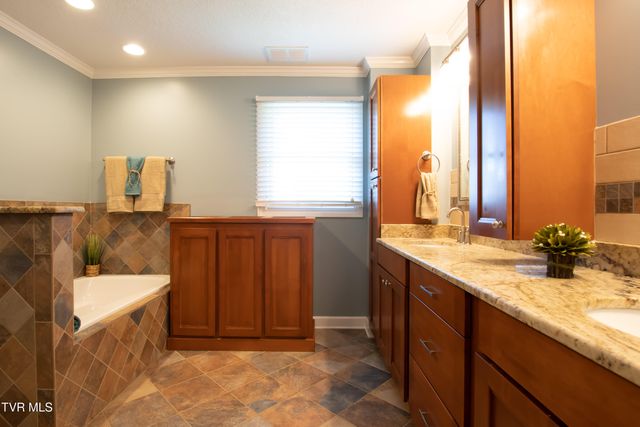64 Fairway Drive, Bristol, TN 37620