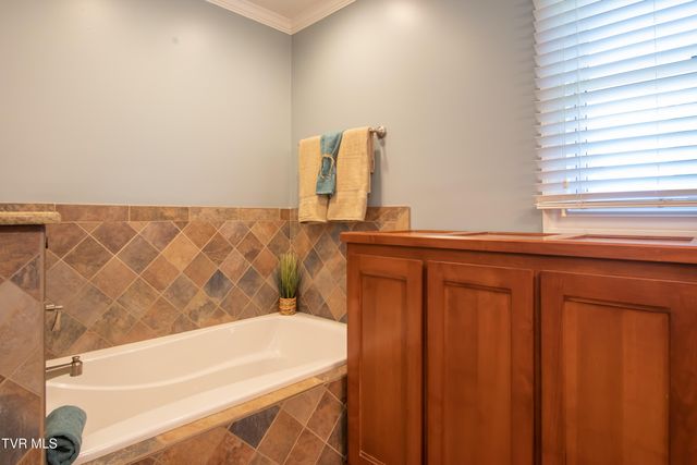 64 Fairway Drive, Bristol, TN 37620