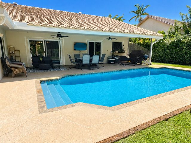 10601 NW 7TH Place, Coral Springs, FL 33071