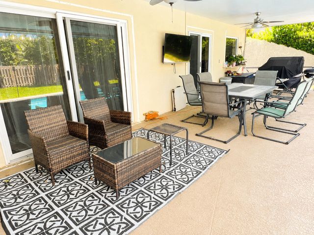 10601 NW 7TH Place, Coral Springs, FL 33071