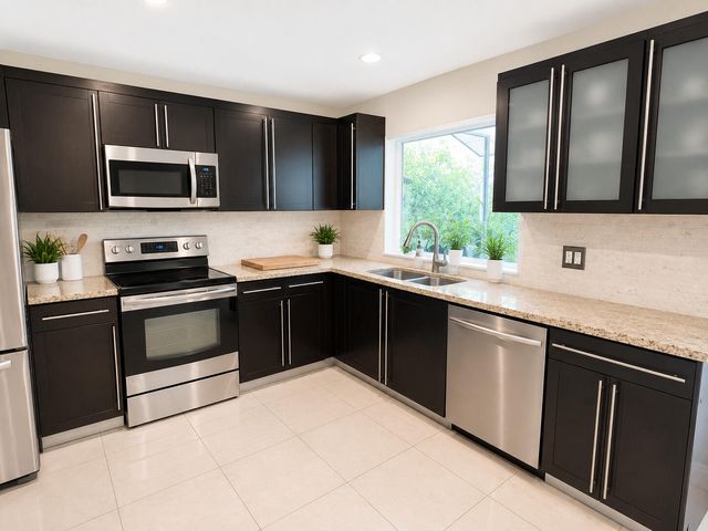 10601 NW 7TH Place, Coral Springs, FL 33071