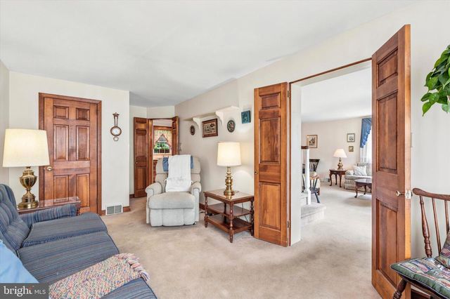 204 FLINTLOCK RD, Drexel Hill, PA 19026
