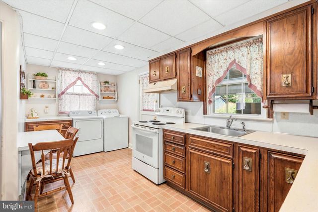 204 FLINTLOCK RD, Drexel Hill, PA 19026
