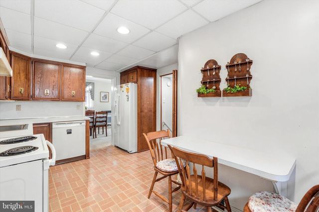 204 FLINTLOCK RD, Drexel Hill, PA 19026
