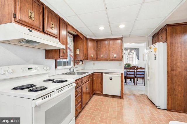 204 FLINTLOCK RD, Drexel Hill, PA 19026