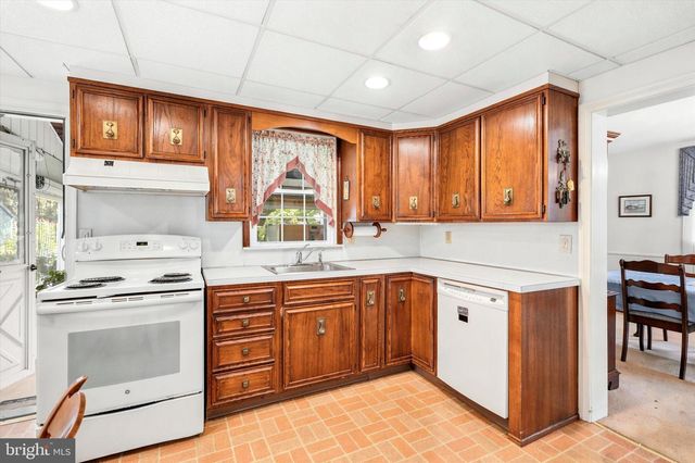 204 FLINTLOCK RD, Drexel Hill, PA 19026