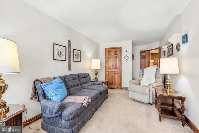 204 FLINTLOCK RD, Drexel Hill, PA 19026