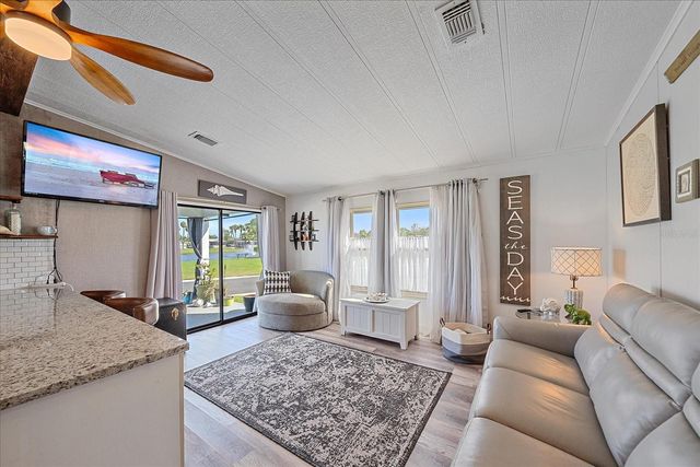 137 LAKEVIEW DRIVE 137, Palmetto, FL 34221