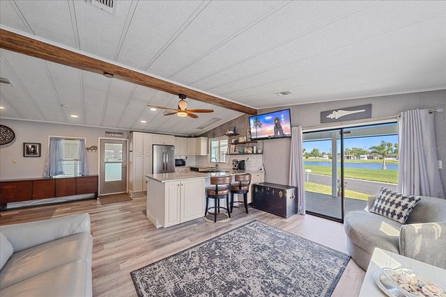 137 LAKEVIEW DRIVE 137, Palmetto, FL 34221