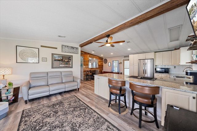 137 LAKEVIEW DRIVE 137, Palmetto, FL 34221