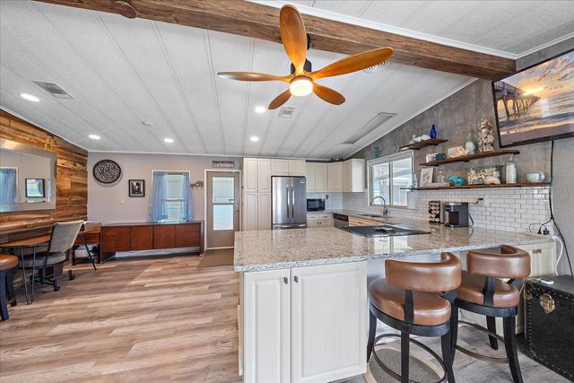 137 LAKEVIEW DRIVE 137, Palmetto, FL 34221