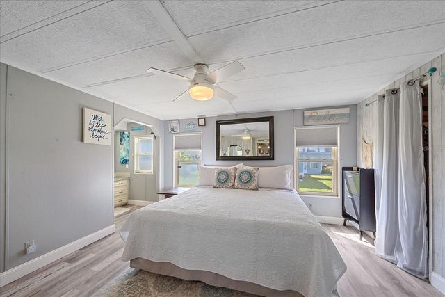 137 LAKEVIEW DRIVE 137, Palmetto, FL 34221