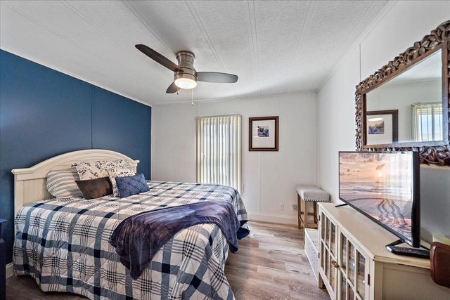 137 LAKEVIEW DRIVE 137, Palmetto, FL 34221