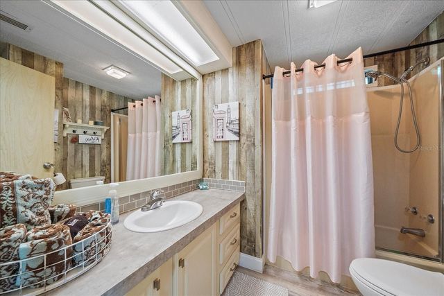 137 LAKEVIEW DRIVE 137, Palmetto, FL 34221